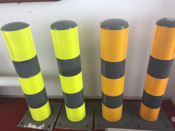 Heavy-Duty Surface-Mounted Traffic Safety Bollards - High-Visibility Reflective Warning Posts with Square Flange Base for Pedestrian Sidewalk Protection & Driveway Parking Control